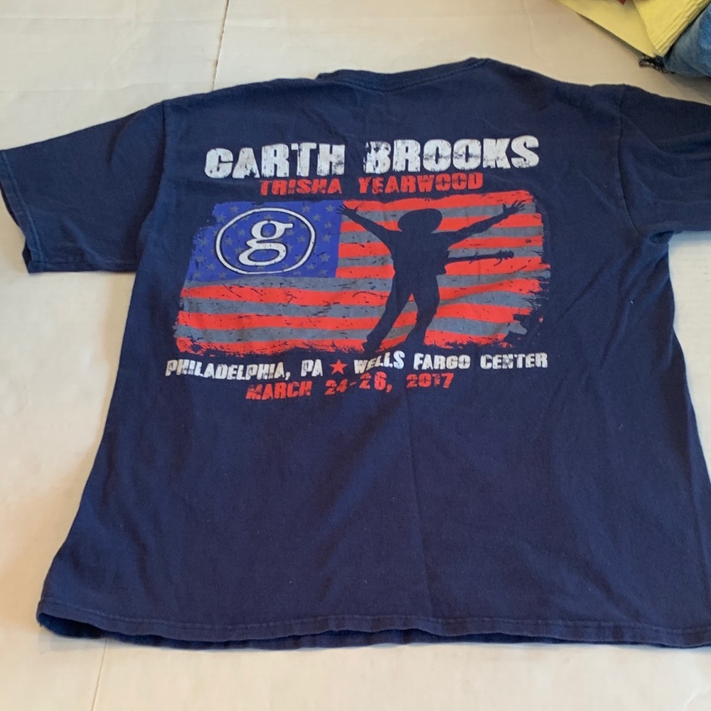 Hanes Navy Blue Concert Graphic Tee Garth Brooks 2017